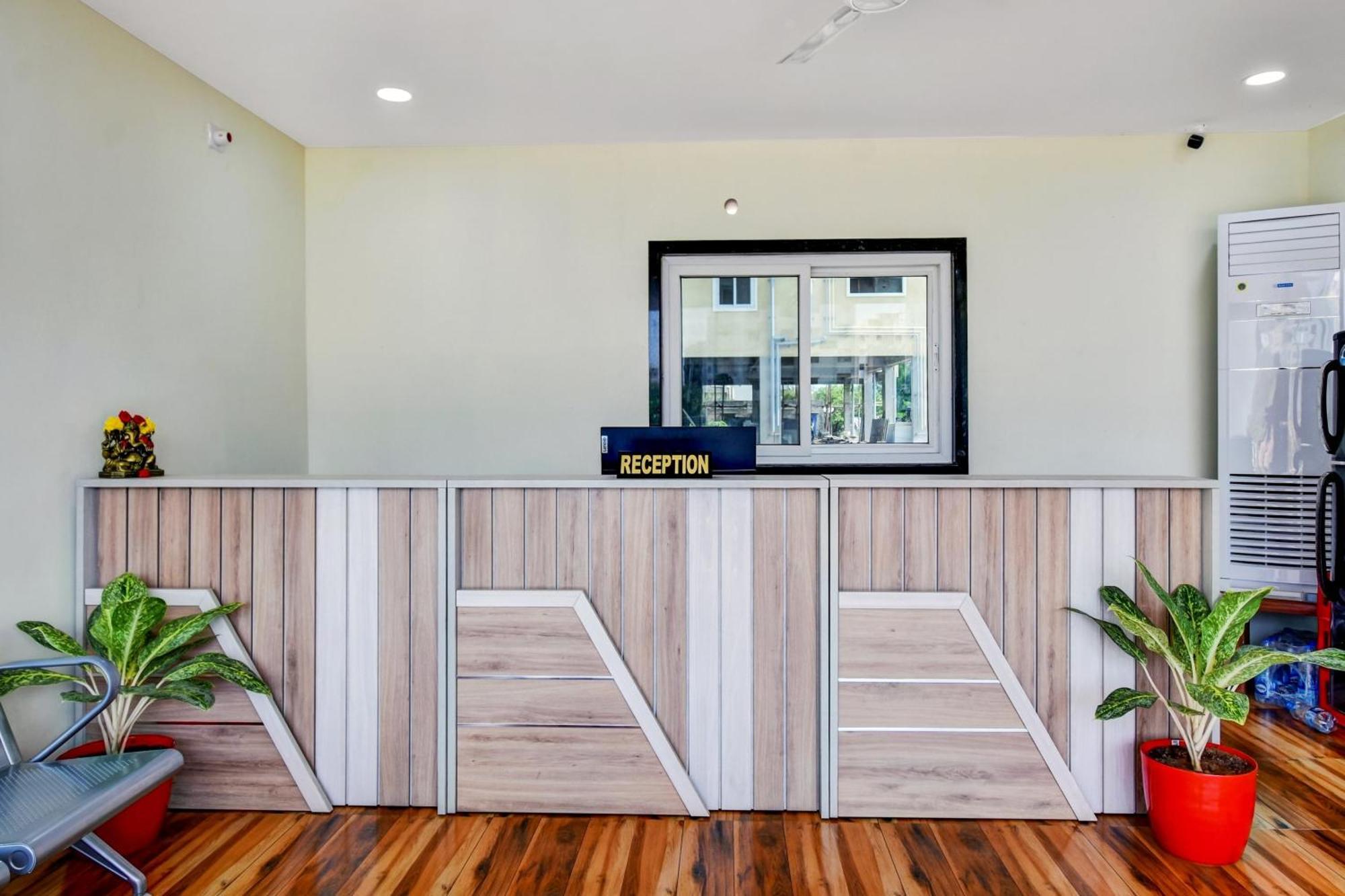 Oyo Home Msr Guest Inn Homestay 넬로르 외부 사진