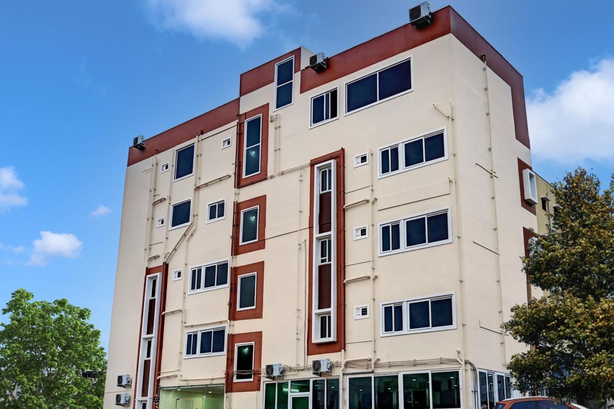 Oyo Home Msr Guest Inn Homestay 넬로르 외부 사진