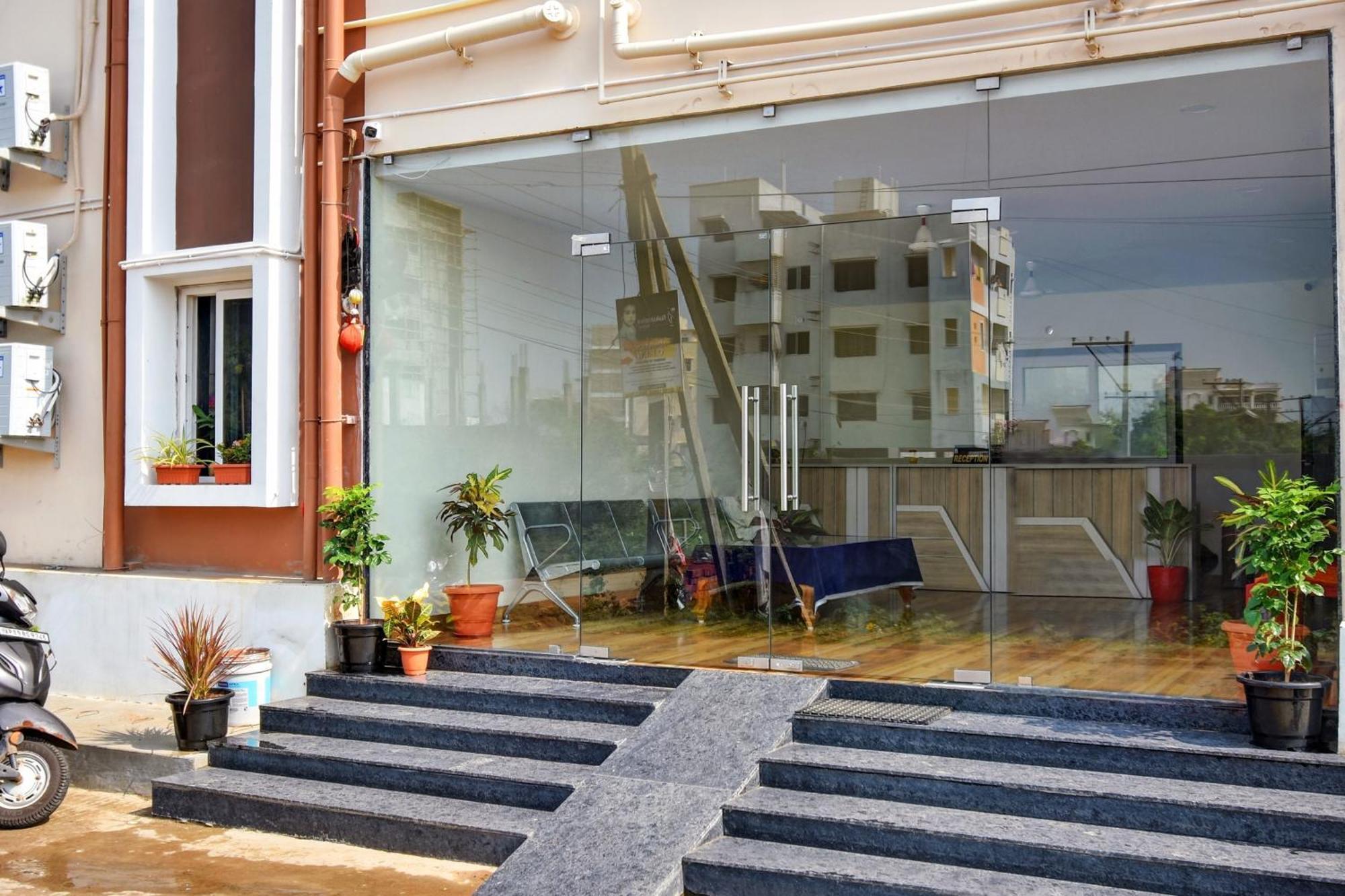 Oyo Home Msr Guest Inn Homestay 넬로르 외부 사진